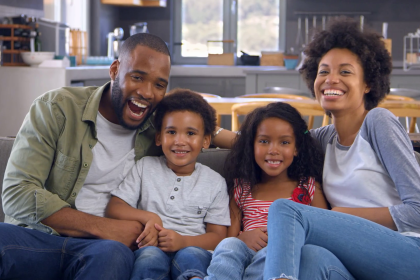 videoblocks-portrait-of-family-on-sofa-in-open-plan-laughing-towards-camera_h-zdi2rpd_thumbnail-1080_01